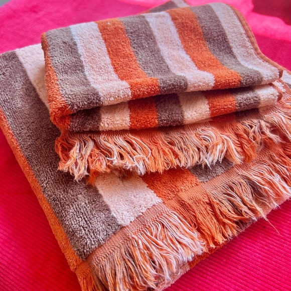 Caldwell Vintage 70s Soft Cotton Groovy Bath and Hand Towel Set - Picture 3 of 6